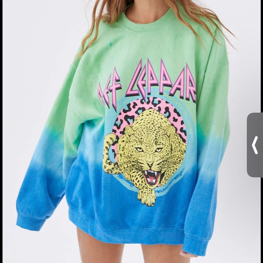 ISO (do not buy) URBAN OUTFITTERS DEF LEPPARD DIP DYE SWEATSHIRT
